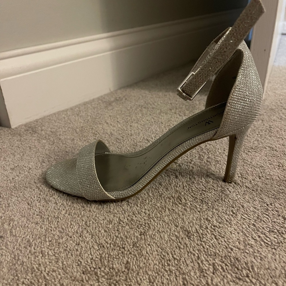 Silver heels - Picture 2 of 3